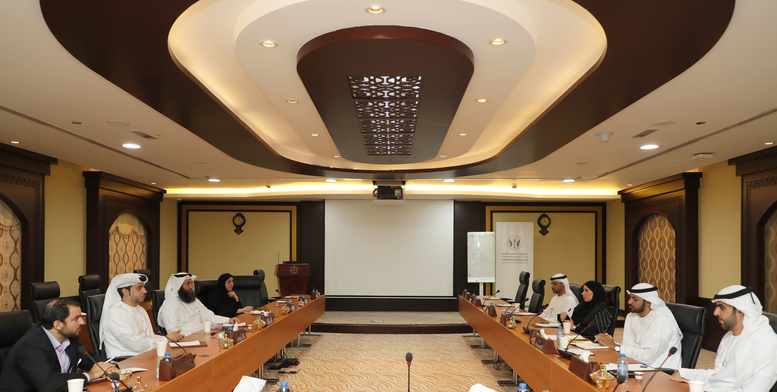 The Department of Economic Development in Sharjah and the Municipality of Sharjah City met in the main building of the Department in order to promote work between the two parties